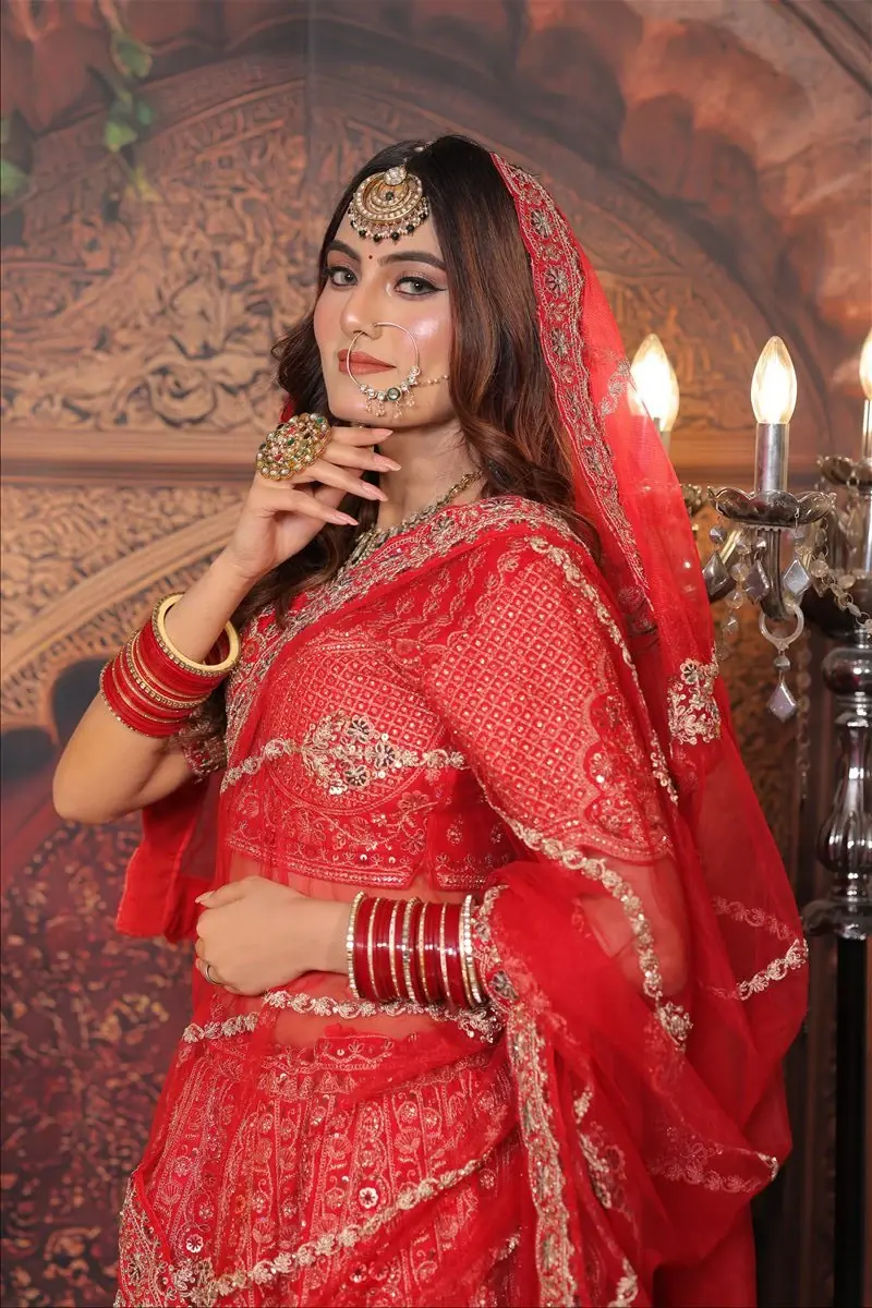 Bride showing refined makeup, red dupatta and jewellery